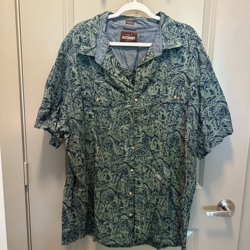 NWOT | Short Sleeve Button Down Shirt